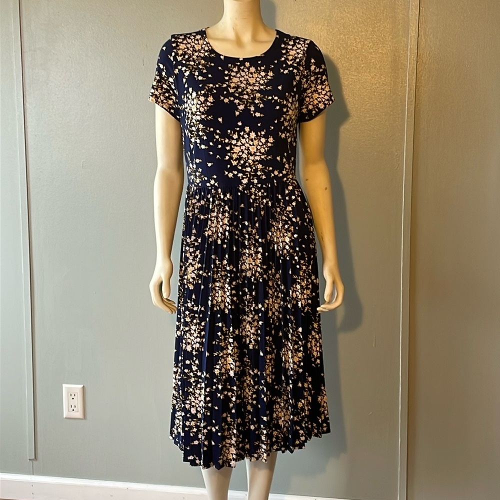 Premise, Floral, pleated, dress. Size M